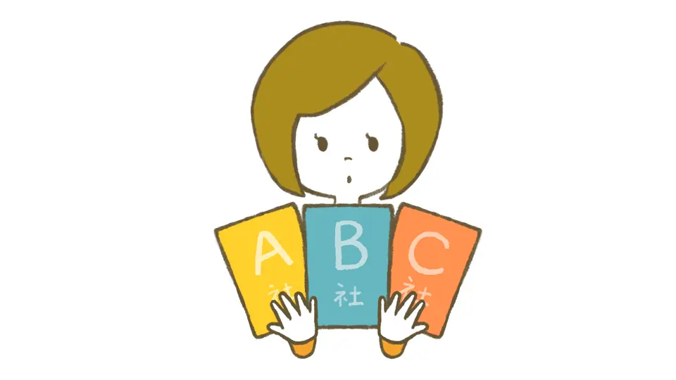 各社の資料・見積を比較検討する女性