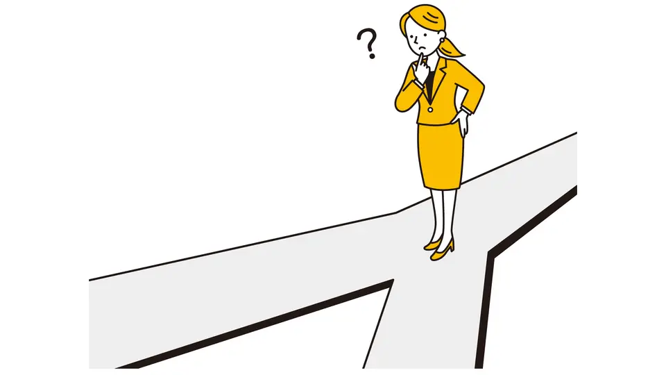 分かれ道で考えるスーツ姿の女性
