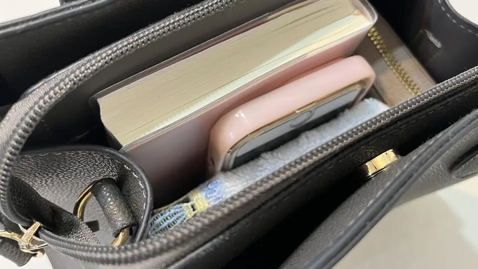 ハンドバッグの中身