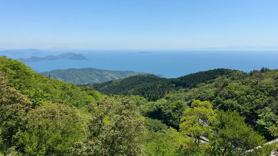 瀬戸内海の島と空の景色