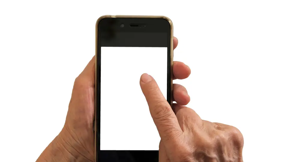 高齢者(老人)がスマホ(スマートフォン)を使う手元 切り抜き白背景素材