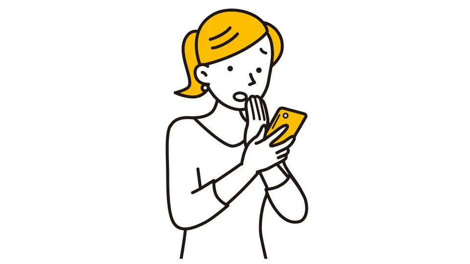 不審そうにスマホを見る女性